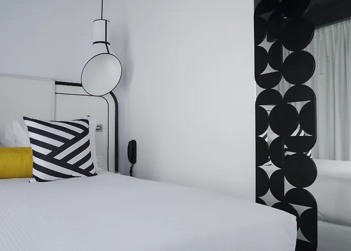 Hotel Ekta Champs Elysées Parigi